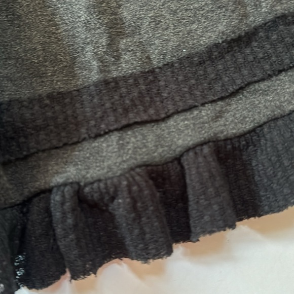 POL Shorts Gray Knit & Black Waffle Knit Trim Flutter Hem Elastic Waist, Pockets - Picture 4 of 8